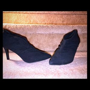 New IMPO booties size 7 1/2, Black.